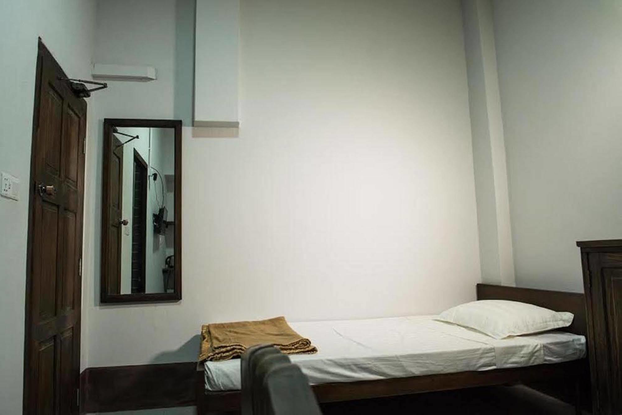 Shwe Yo Vintage Hostel Gyogon Exterior foto